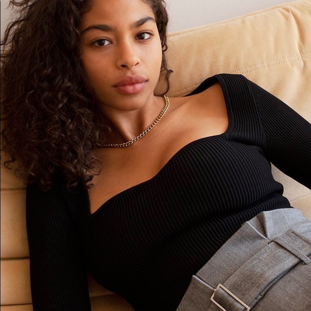 Aritzia Babaton sculpt knit longsleeve Ribbed sweetheart top